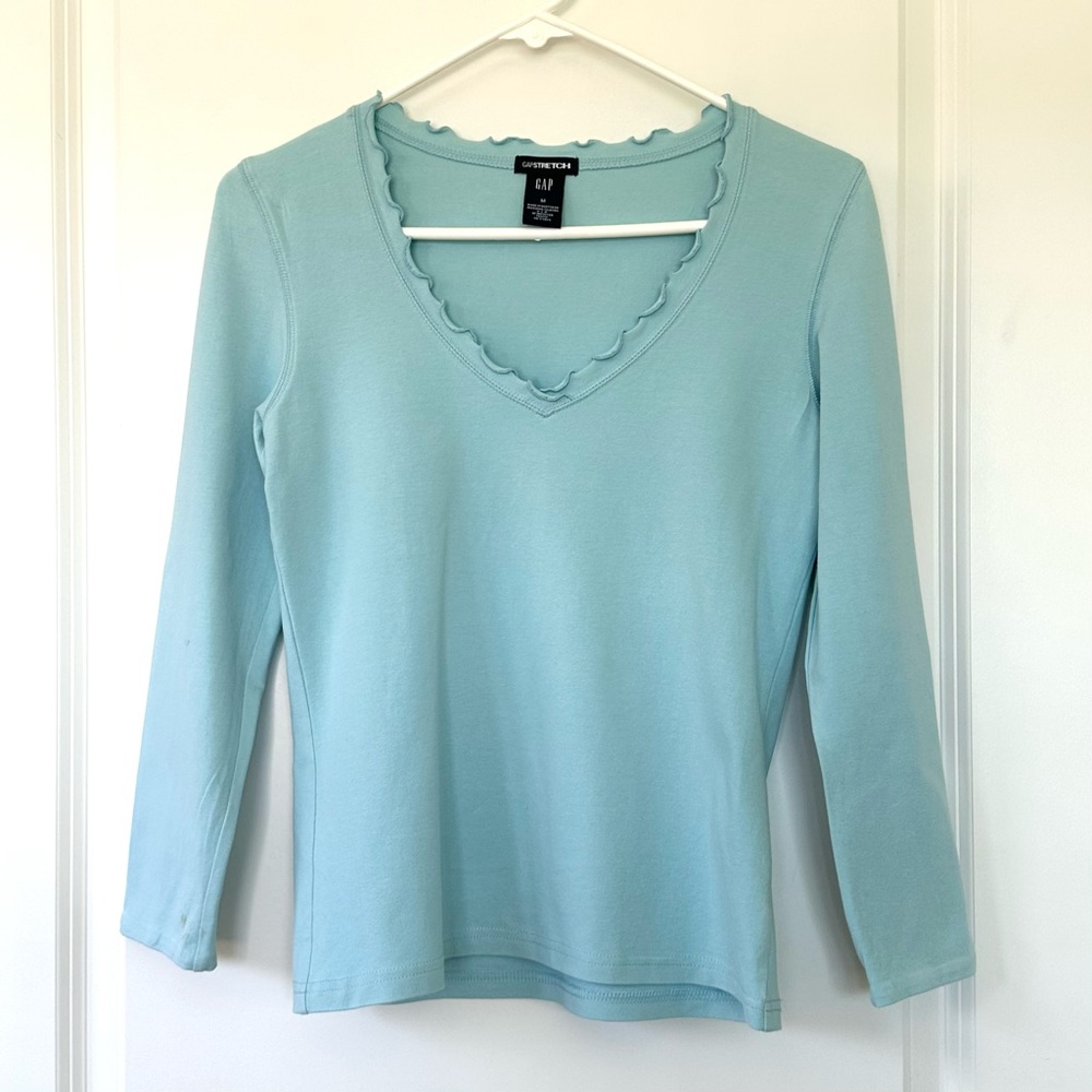 Vintage 2000’s Gap Light Blue V Neck Long Sleeve Top